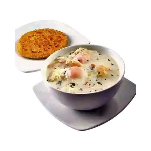 Caldo con Huevo y Arepa