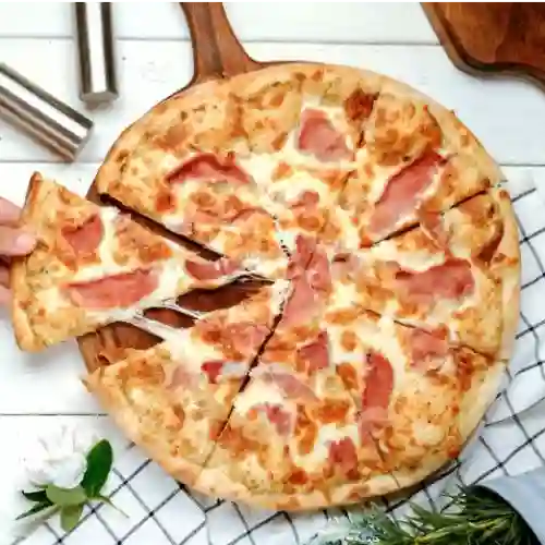 Pizza jamón y queso