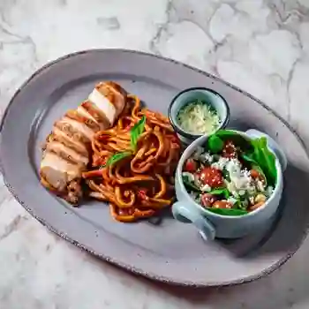 Pasta almendra napolitana con pollo