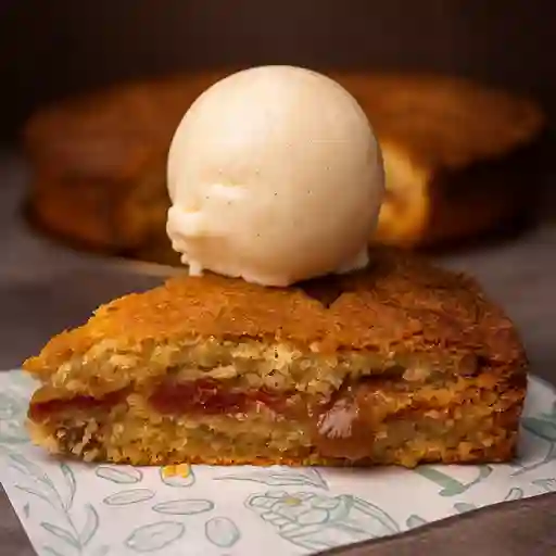 Glorioso cookie pie con helado