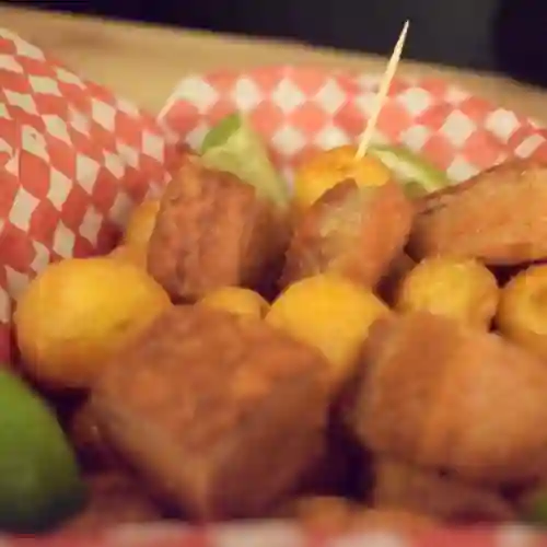 Chicharrón con Criollitas