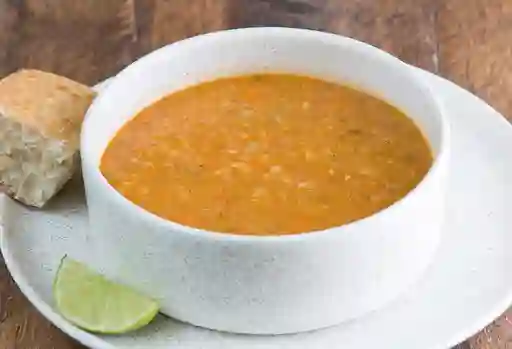 Sopa de lenteja roja