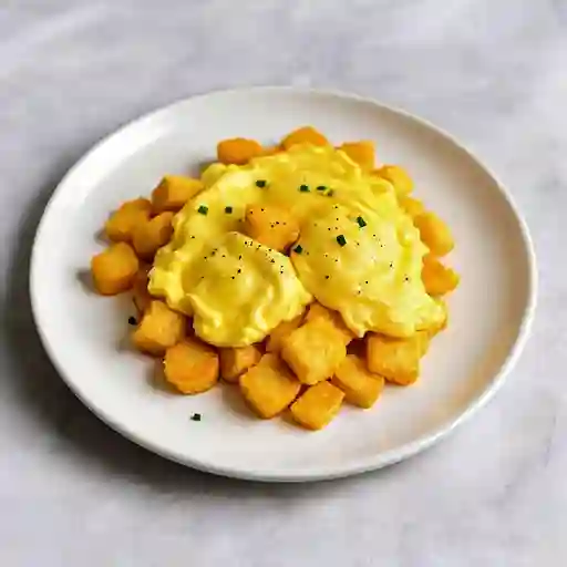 Huevos revueltos con Yuca/Arepitas