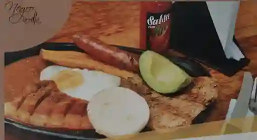 Bandeja Paisa + Gaseosa