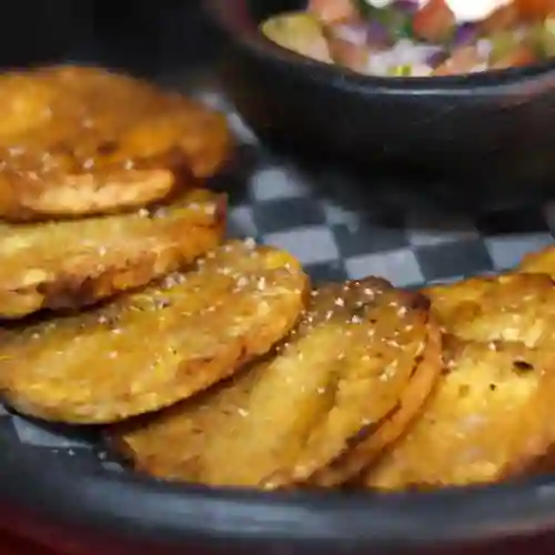 Patacones por 12 con Pico E`gallo