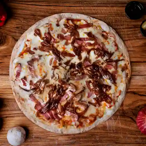 Pizza Cebolla Caramelizada y Tocineta