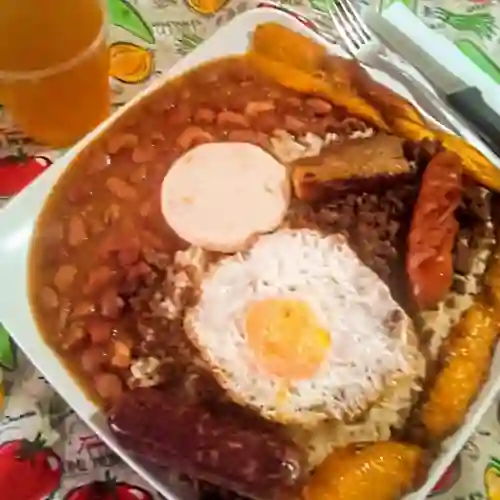 Bandeja Paisa Tradicional
