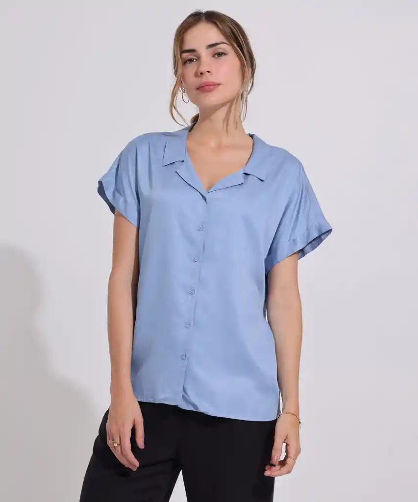 Camisa Unicolor Manga Corta Con Guardapolvos Cuello Sport y Botonadura