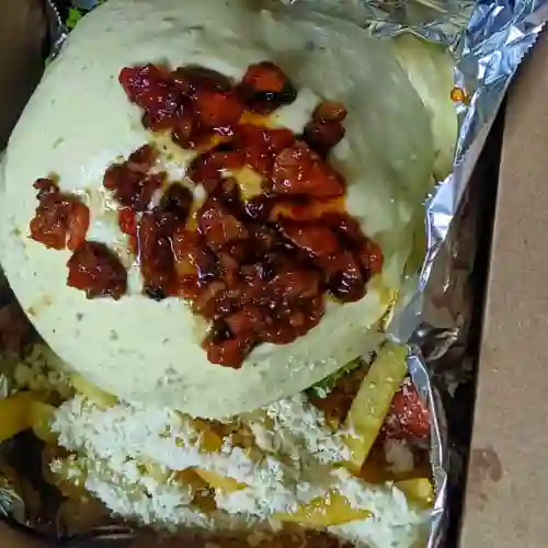 Burger Fundida + Papitas + Bebida Gratis