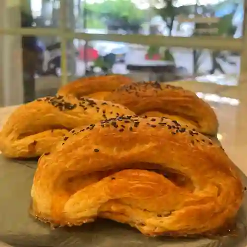 Semi Hojaldrado Jamon y Queso