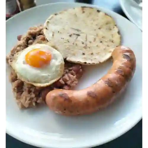 Calentado Antioqueño con Chorizo
