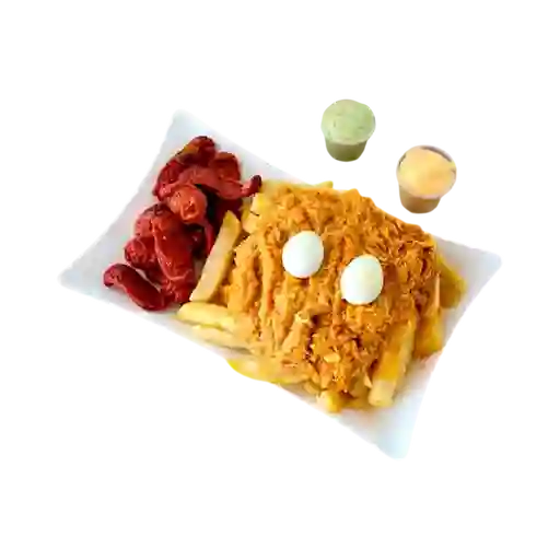 Salchipapa con Pollo Desmechado