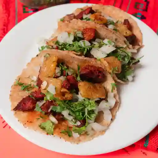 Tacos pollo al pastor