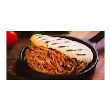 Arepa de Carne Mechada
