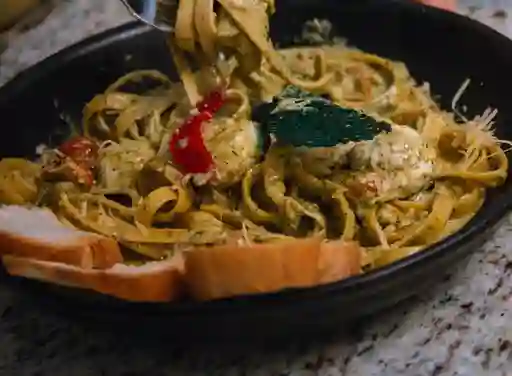 Pasta de Camarones Al Pomodoro