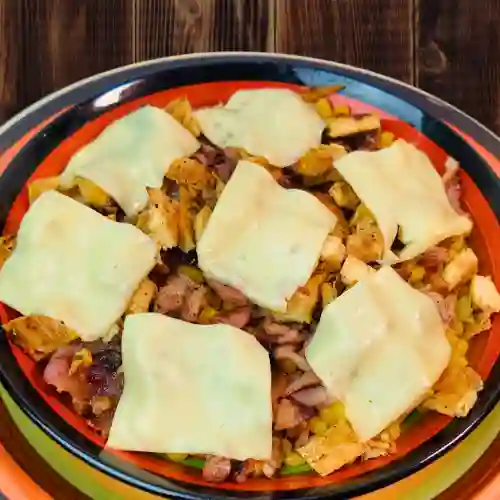 Salchipapa de Carne y Queso