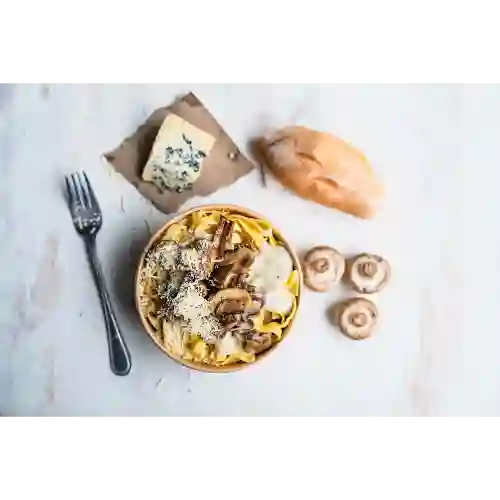 Pasta con Pollo y Champiñones