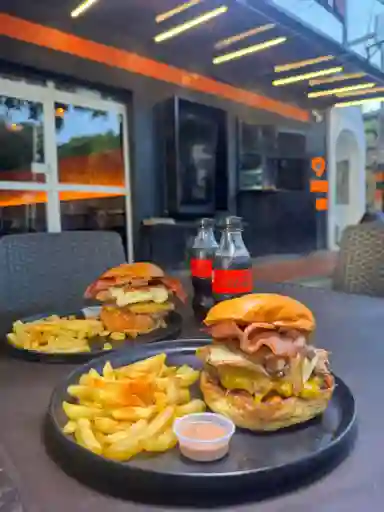 2X1 hamburguesa cinto, papas y bebidas