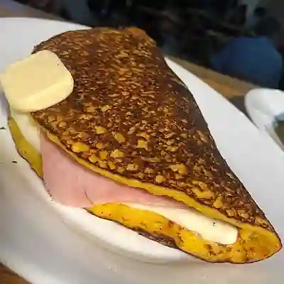 Cachapa con Jamón y Queso