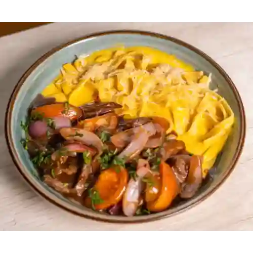 Lomo Saltado con Fetuccinni