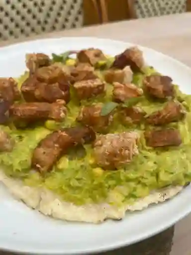 Arepa Guacamole y Chicharrón