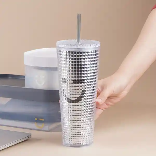 Vaso Plástico de Doble Capa Con Pitillo Serie Silver Grey Miniso