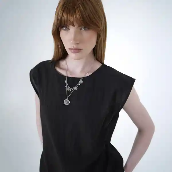 Blusa Manga Rodada Escote Redondo Negro M Fuera de Serie