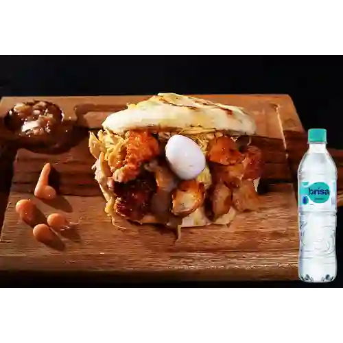 Combo Arepita Carne y Chicharrón + Brisa Sin Gas 600ML