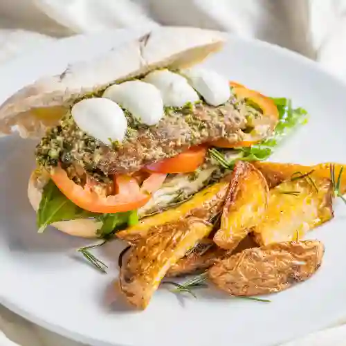 Emparedado de Salchicha Italiana y Pesto