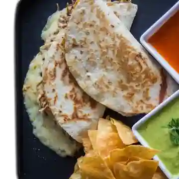 Quesadillas Mixtas y Nachos
