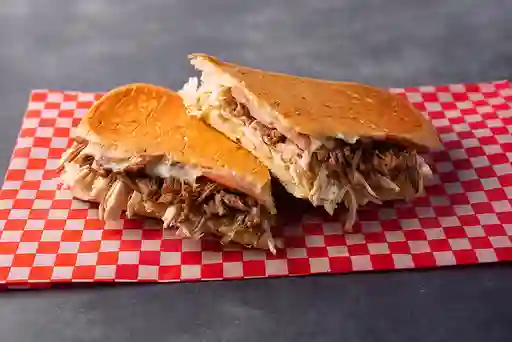 Sándwich Carne y Pollo