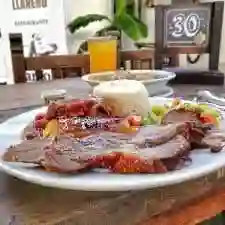 Ejecutivo Carne a la Llanera