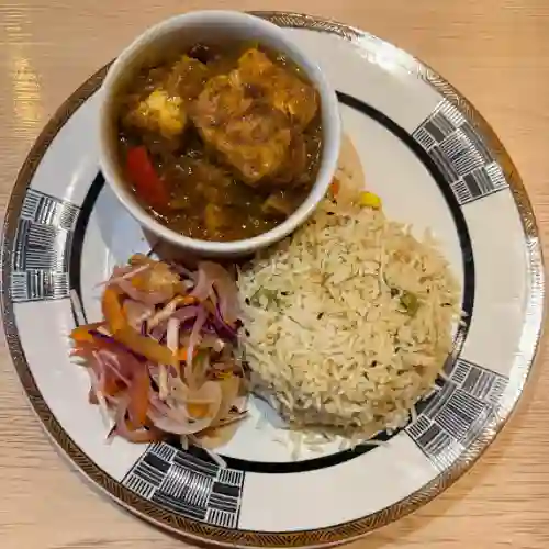 Chili Paneer con Arroz Pulao y Ensalada