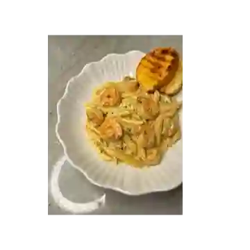 Pastas Largas y Cortas con Camarones