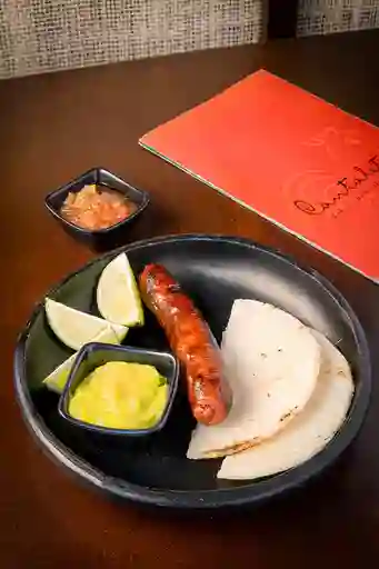 Chorizo con Arepa de Queso