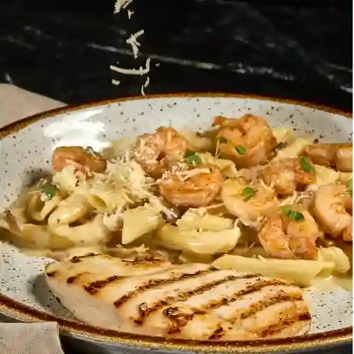 Camarón y Pollo Carbonara