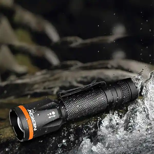 Nicron Linterna Outdoor Con Zoom Negra