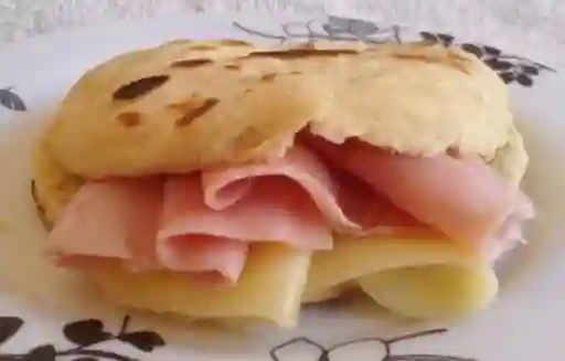 Arepa Con Jamón Y Queso
