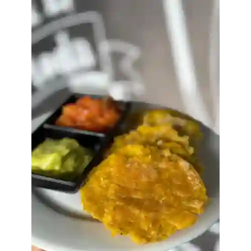 Patacón con Hogao y Guacamole X5