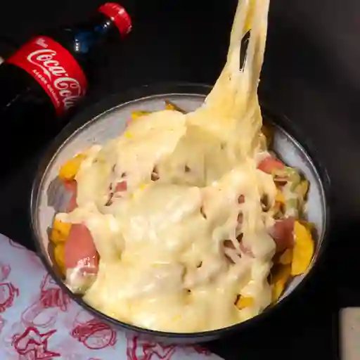 Salchipapa quesuda para dos