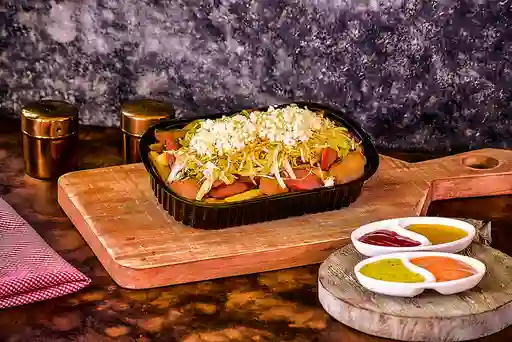 Salchipapa con Costillas BBQ