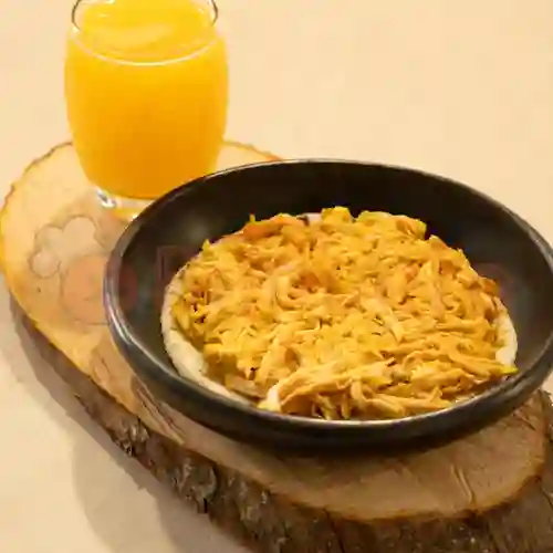 Arepa con Pollo Desmechado