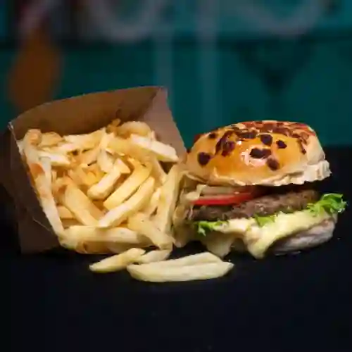 Hamburguesa de la Casa en Combo