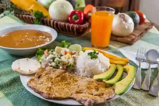 Almuerzo Corriente con Carne de Cerdo