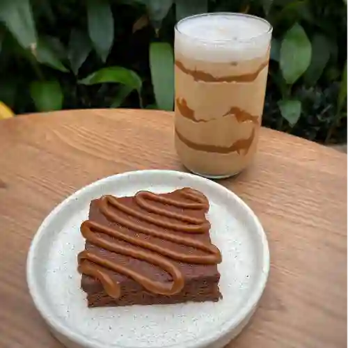 Iced Latte Arequipe+brownie de Proteina