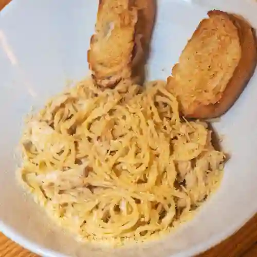 Pasta Alfredo con Pollo