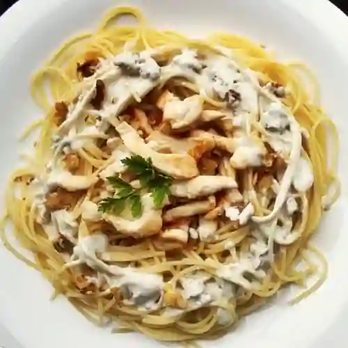 Spaghetti de Pollo y Champiñones