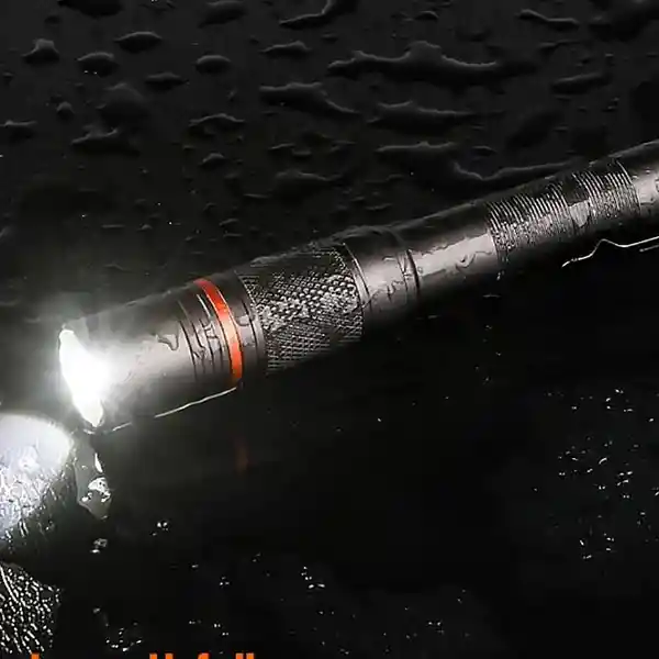 Nicron Linterna Con Zoom Negra F72R