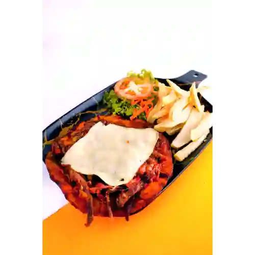 Patacón con Carne Desmechada