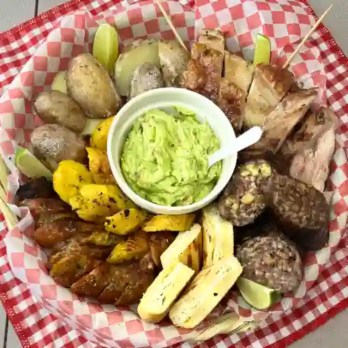 Picadas 2 Kilos para 6-10 Personas